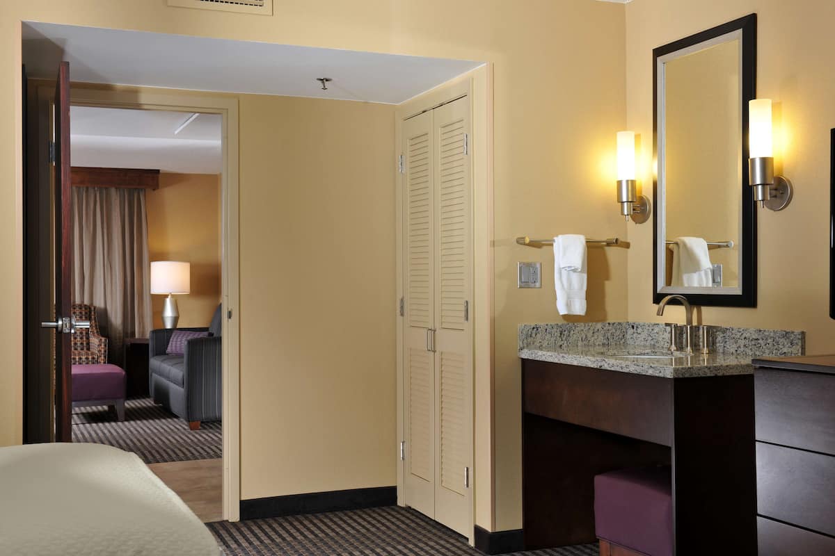 Premium bedding, in-room safe, blackout drapes, iron/ironing board