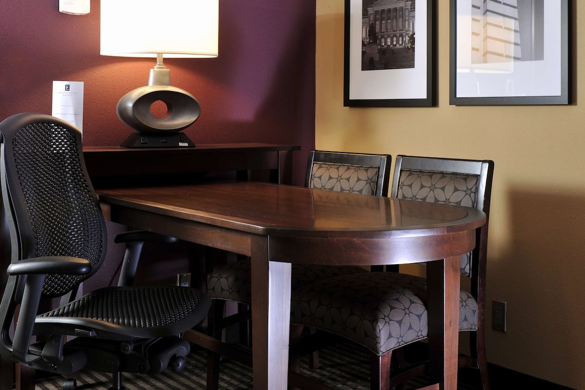 Televisión LCD de 37 pulgadas con canales vía satélite y Smart TV