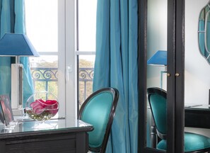 Double Room | Premium bedding, minibar, in-room safe, desk - Cluny Square (Paris)