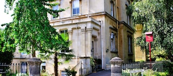 Victoria Square Hotel