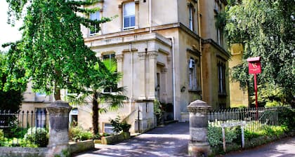 Victoria Square Hotel