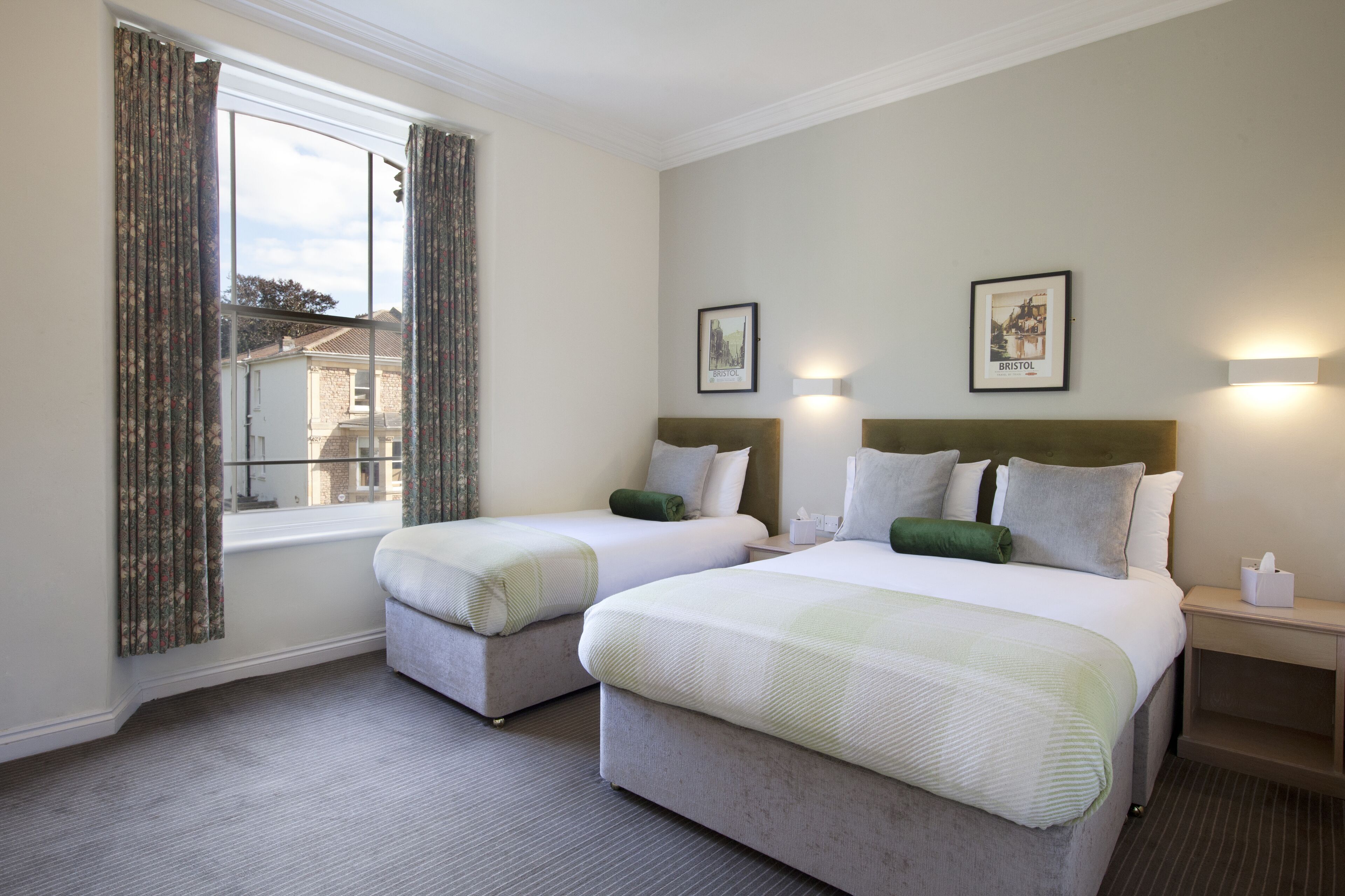 family room | 1 bedroom, hypo-allergenic bedding, desk, iron/ironing board