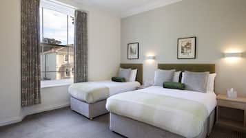 Family Room | Hypo-allergenic bedding, desk, iron/ironing board, free WiFi