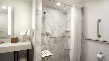 Ein modernes Badezimmer mit Dusche, Toilette und Waschbecken.