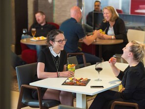 Bar (on property) - Mercure Lille Centre Grand Place (Lille)