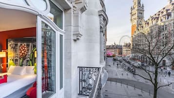 Down duvets, in-room safe, desk, blackout curtains