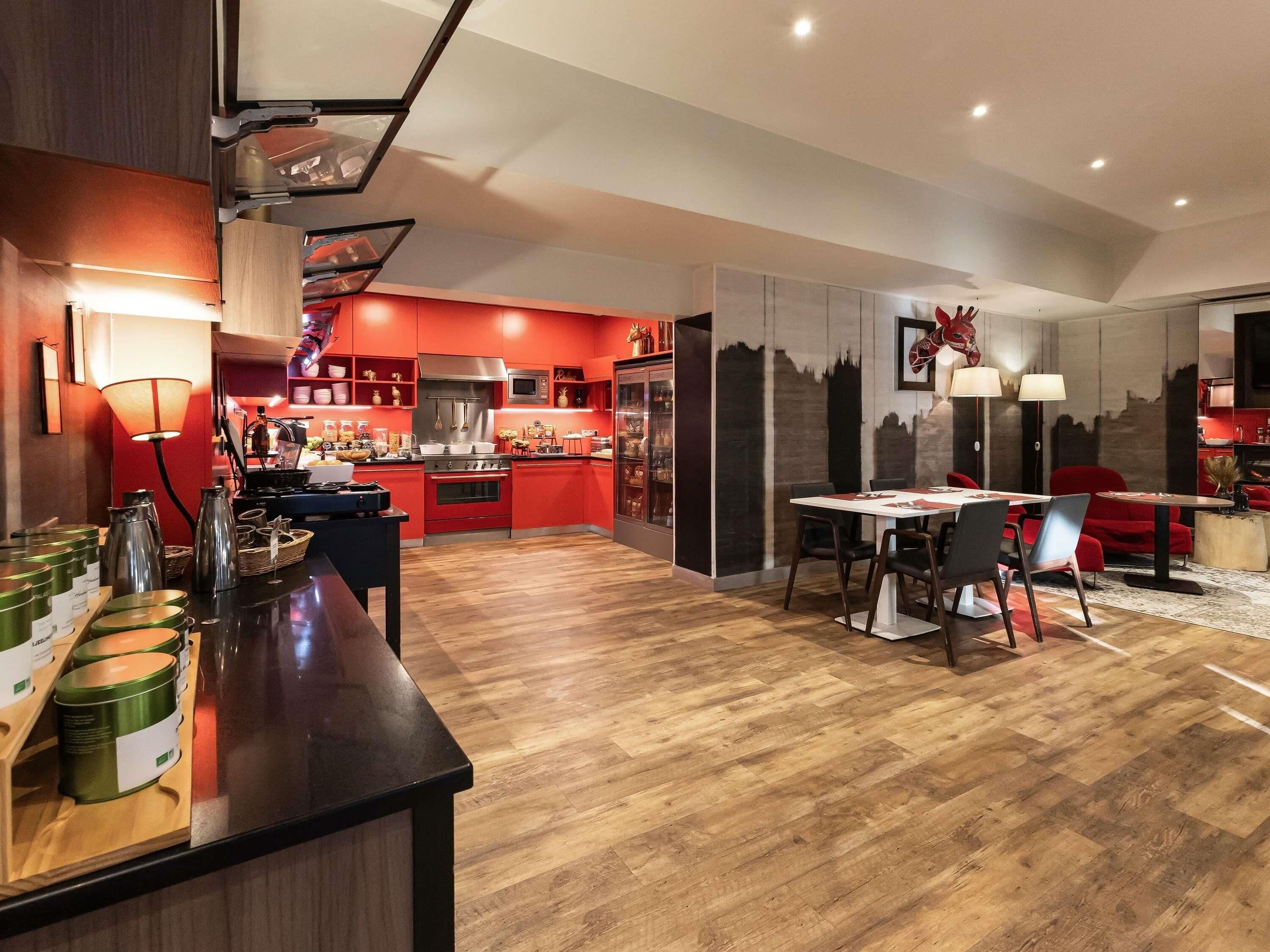 Petit déjeuner buffet (18.90 EUR par personne)