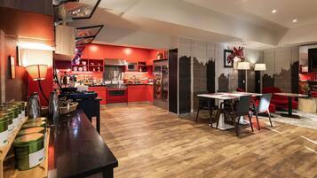 Petit déjeuner buffet (18.90 EUR par personne)