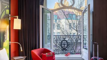 Doppia Classic, 1 letto matrimoniale | Copriletto in piuma, cassaforte in camera, una scrivania