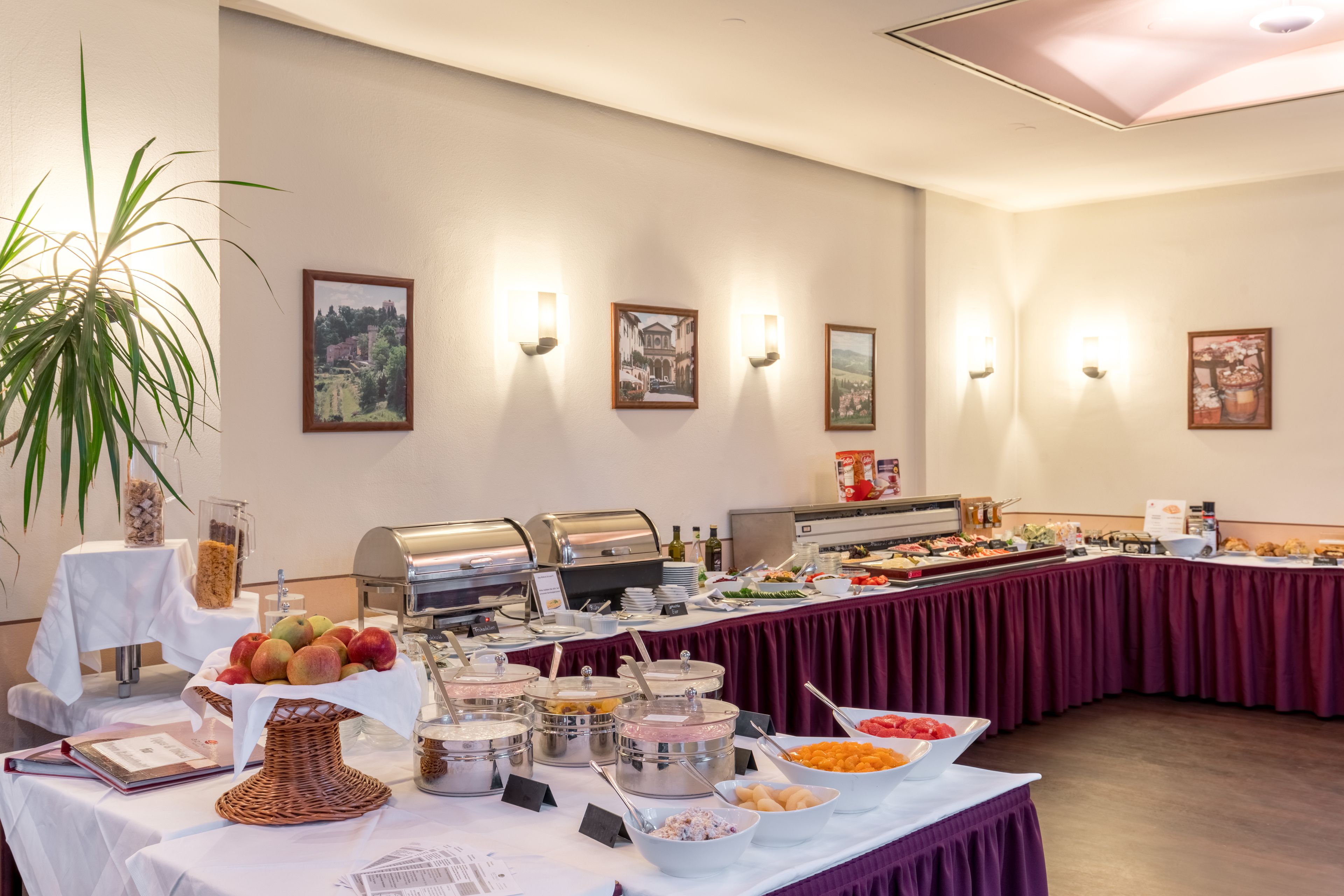 Daily buffet breakfast (EUR 18.9 per person)