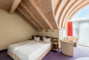 Superior Double Room, Balcony | Minibar, in-room safe, individually furnished, desk