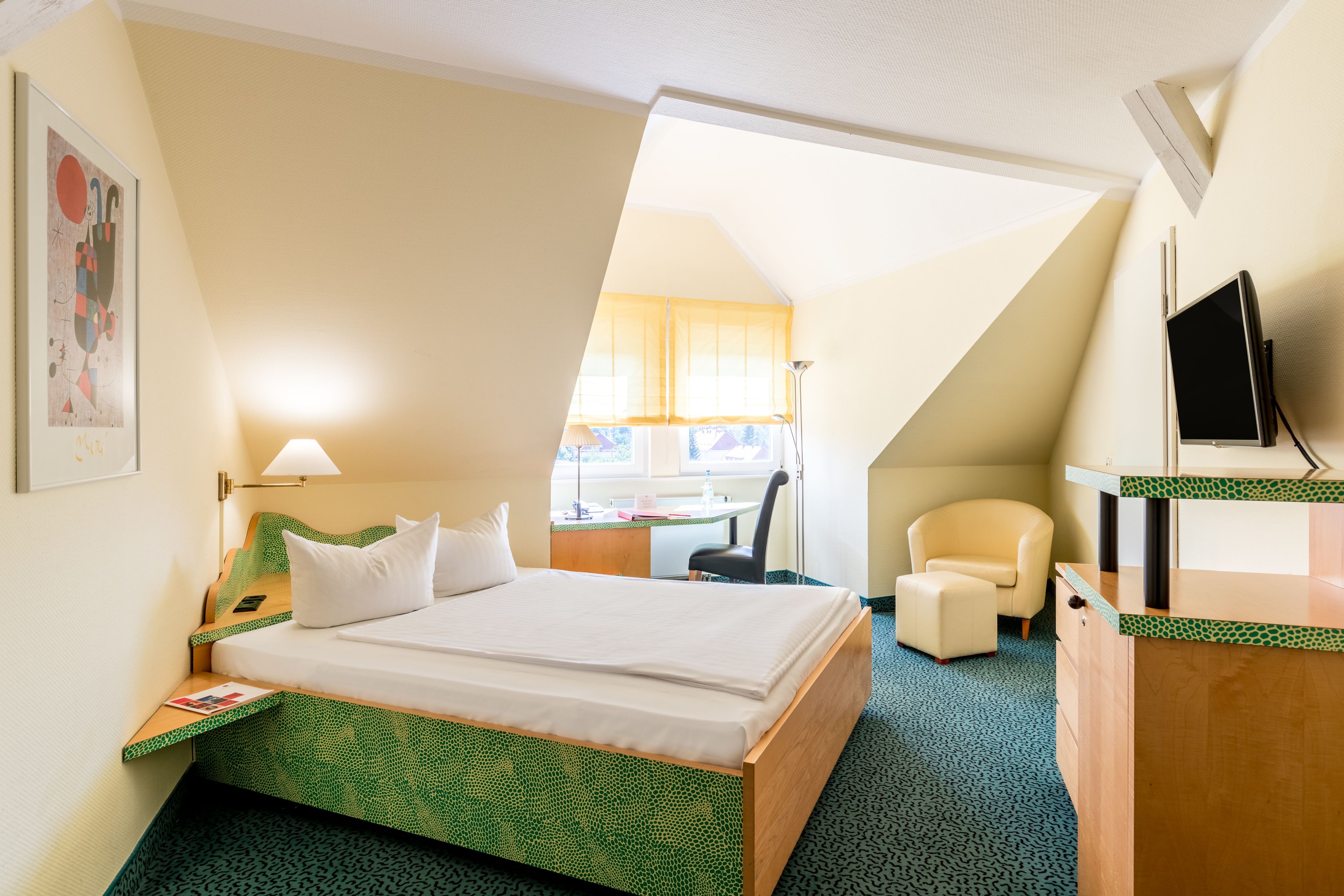 superior single room | minibar, in-room safe, individually furnished, desk