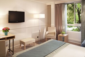 Premium bedding, minibar, in-room safe, desk