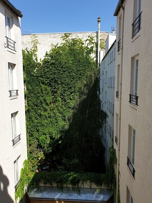 Vue sur la cour