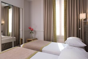 Chambre Club avec lits jumeaux | 1 chambre, literie de qualité, minibar, coffre-fort