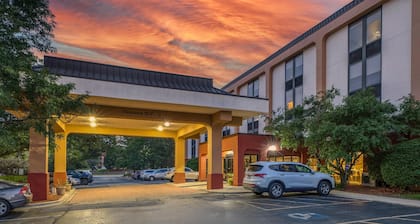 SureStay Plus Hotel by Best Western Chicago Lombard