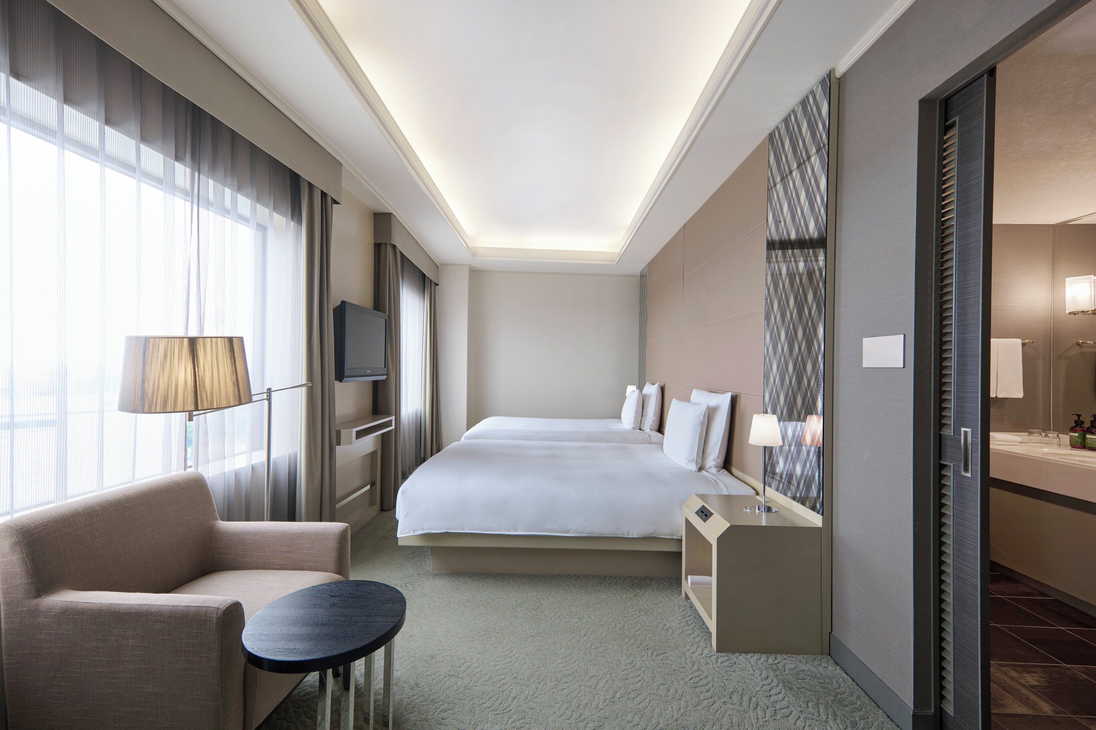 Hochwertige Bettwaren, Daunenbettdecken, Minibar, Zimmersafe