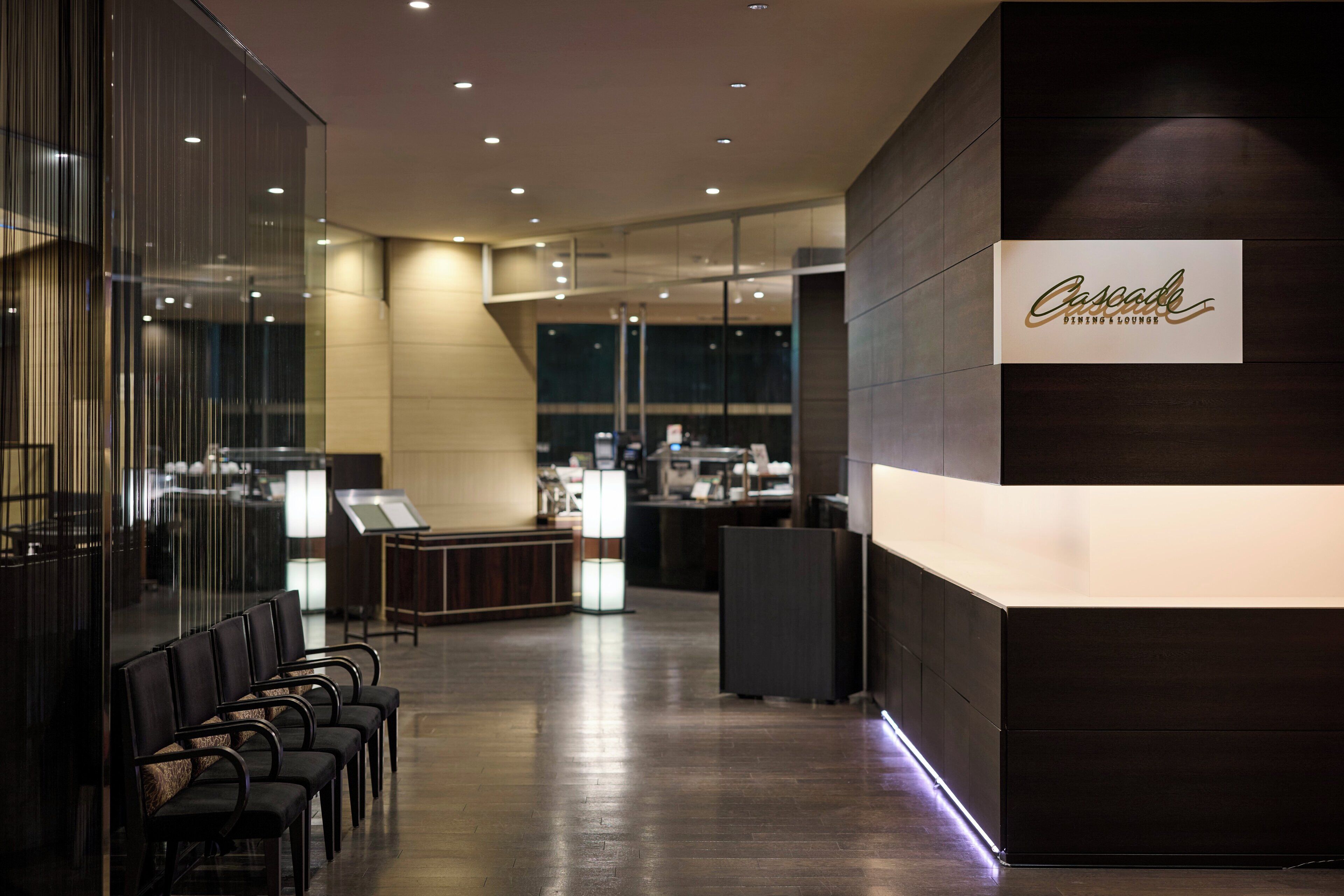 4 restaurants, breakfast served