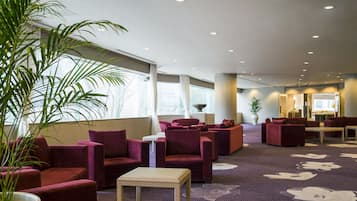 4 restaurants, breakfast served