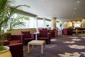 4 restaurants, breakfast served