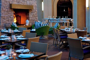 Lunch and dinner served - Renaissance Palm Springs Hotel (Palm Springs)