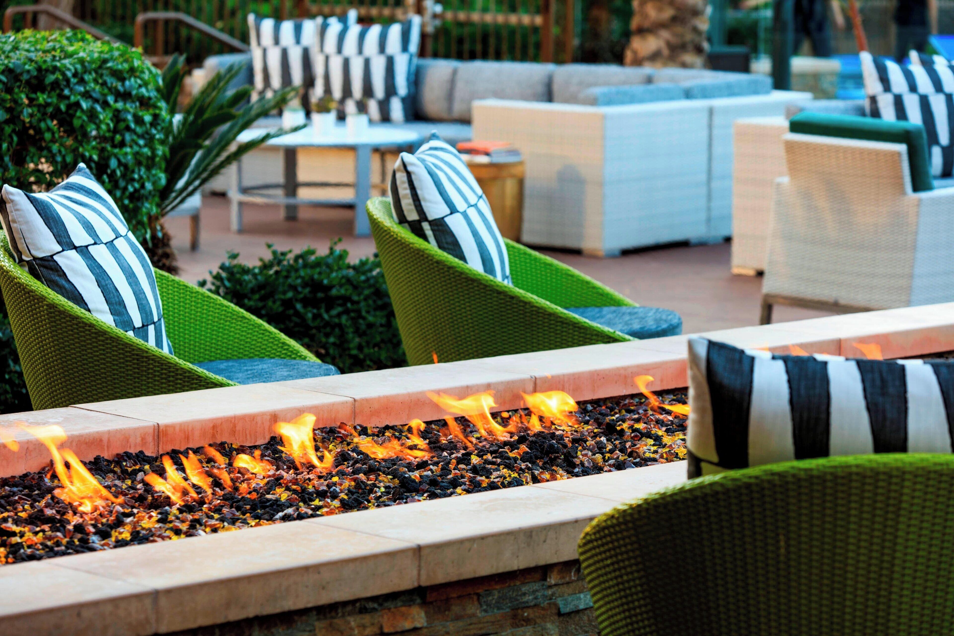 Lunch and dinner served, American cuisine