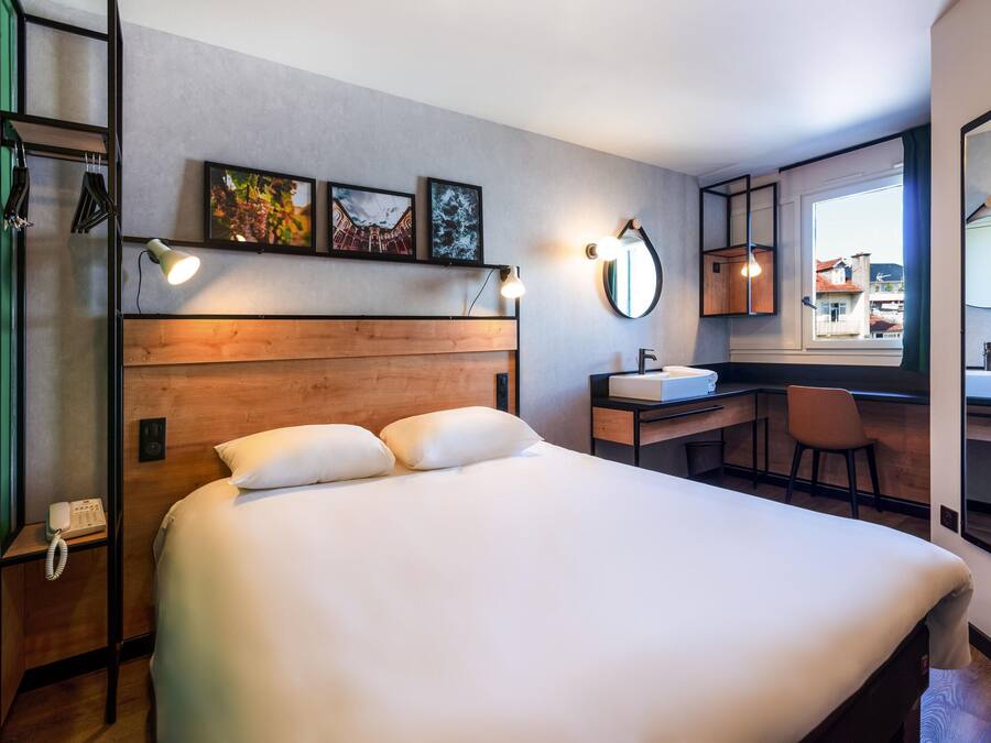 Quarto standard, 1 cama de casal | Cofres nos quartos, escrivaninha, cortinas blackout