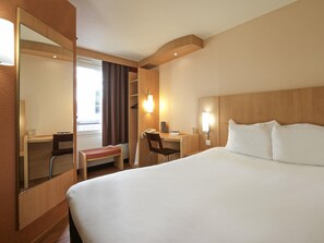 In-room safe, desk, blackout drapes, soundproofing - ibis Pau Centre (Pau)