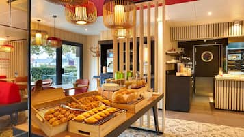 Daily buffet breakfast (EUR 13.90 per person)