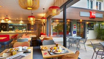 Daily buffet breakfast for a fee