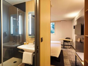 Standard Room, 2 Single Beds | Bathroom