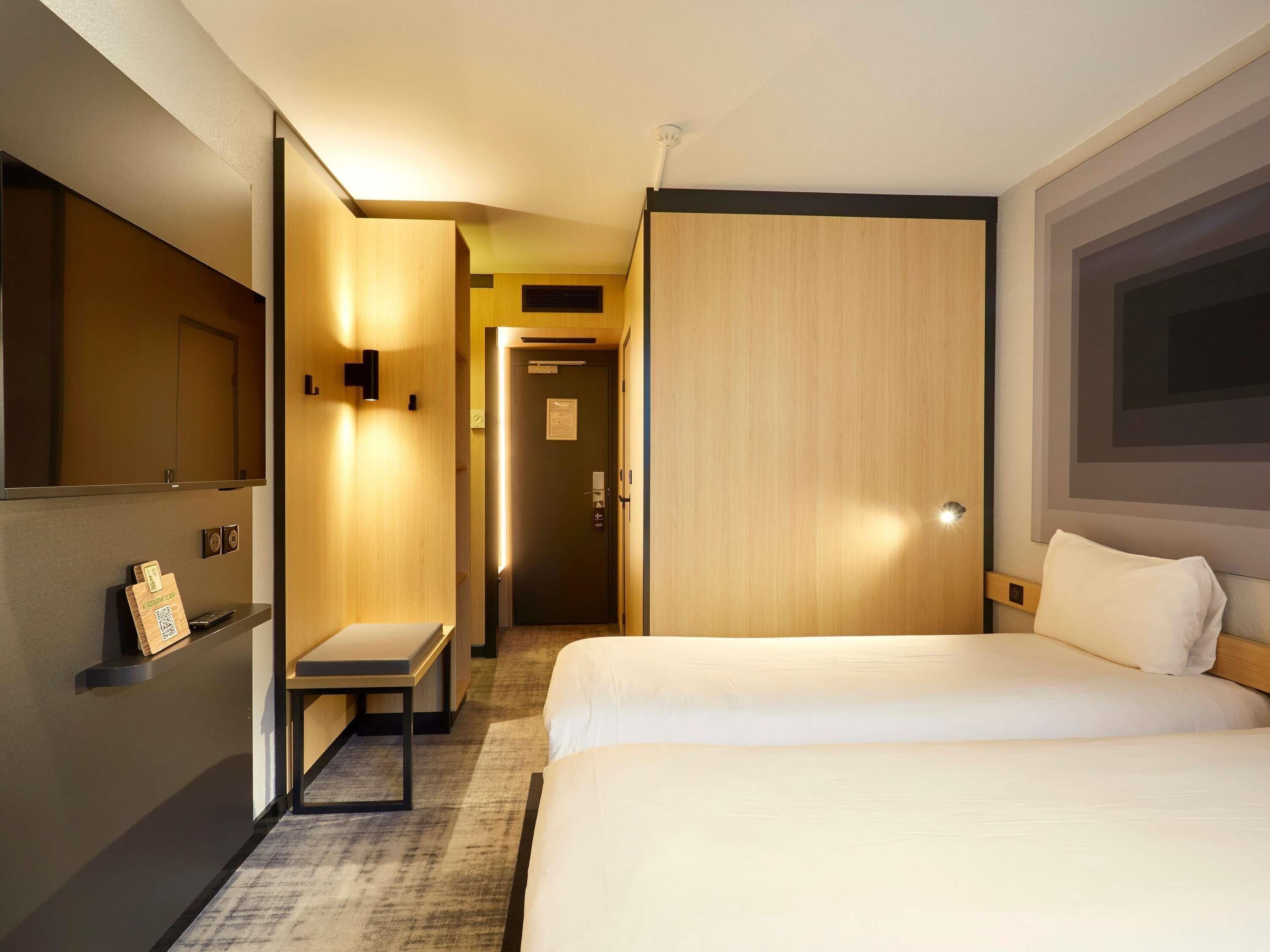 standard room, 2 single beds | premium bedding, desk, laptop workspace, soundproofing