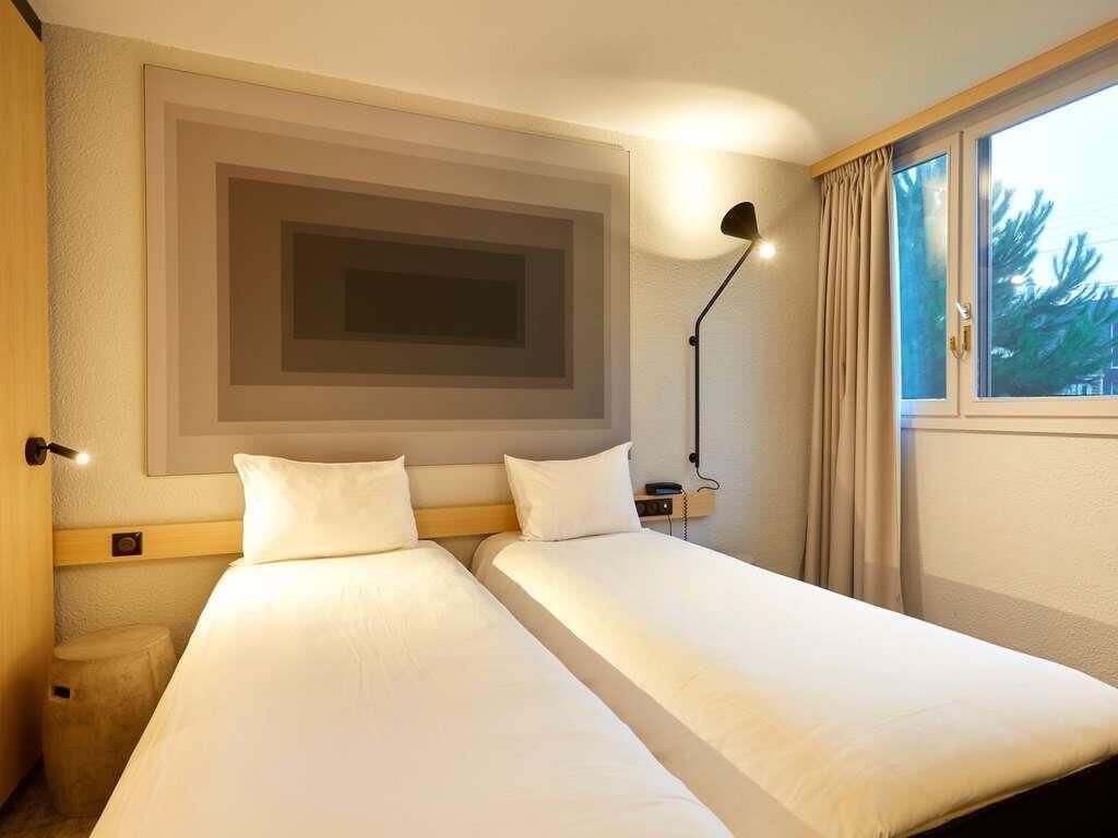 Standard Room, 2 Single Beds | Premium bedding, desk, laptop workspace, soundproofing