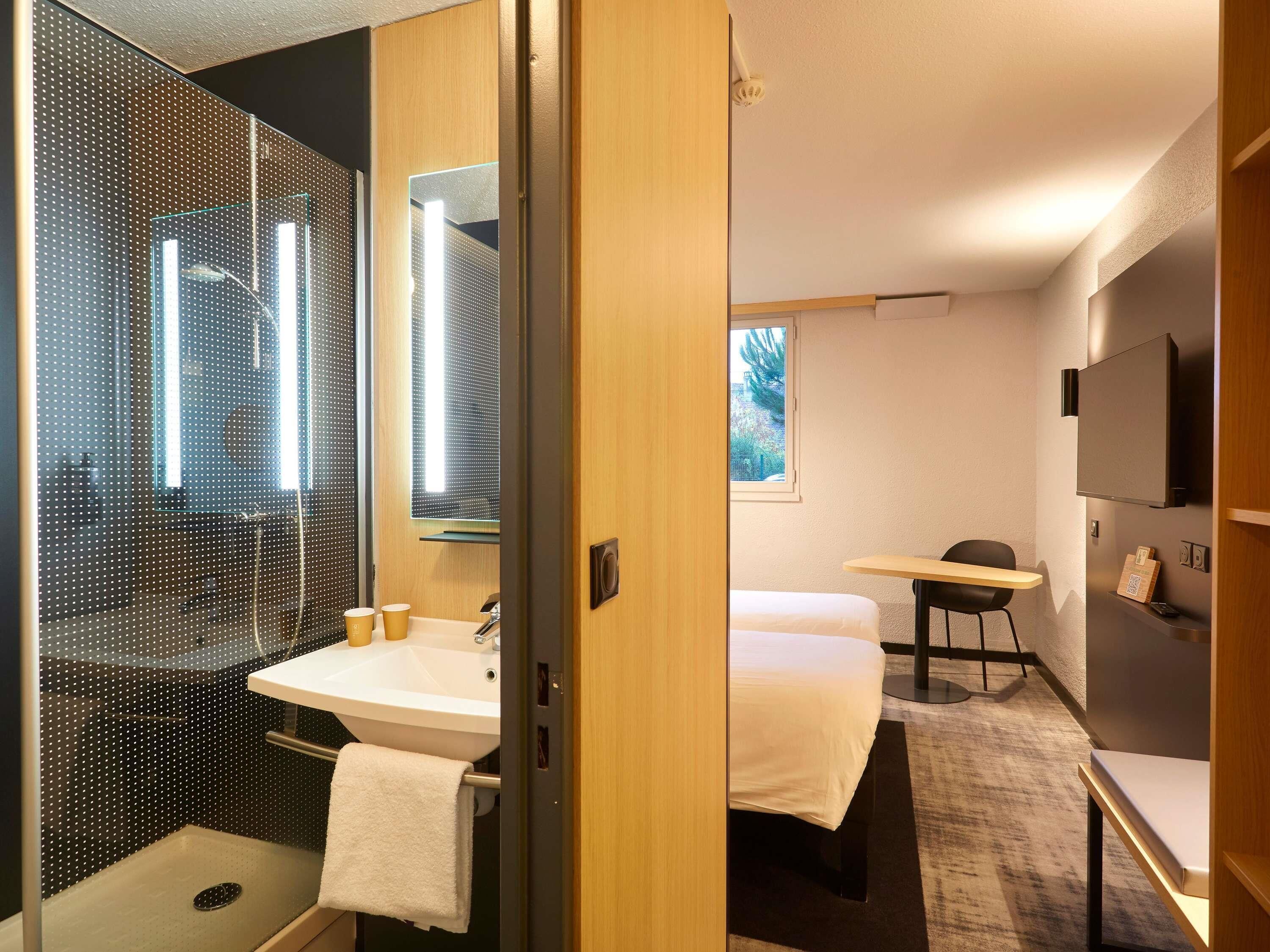 standard room, 2 single beds | premium bedding, desk, laptop workspace, soundproofing