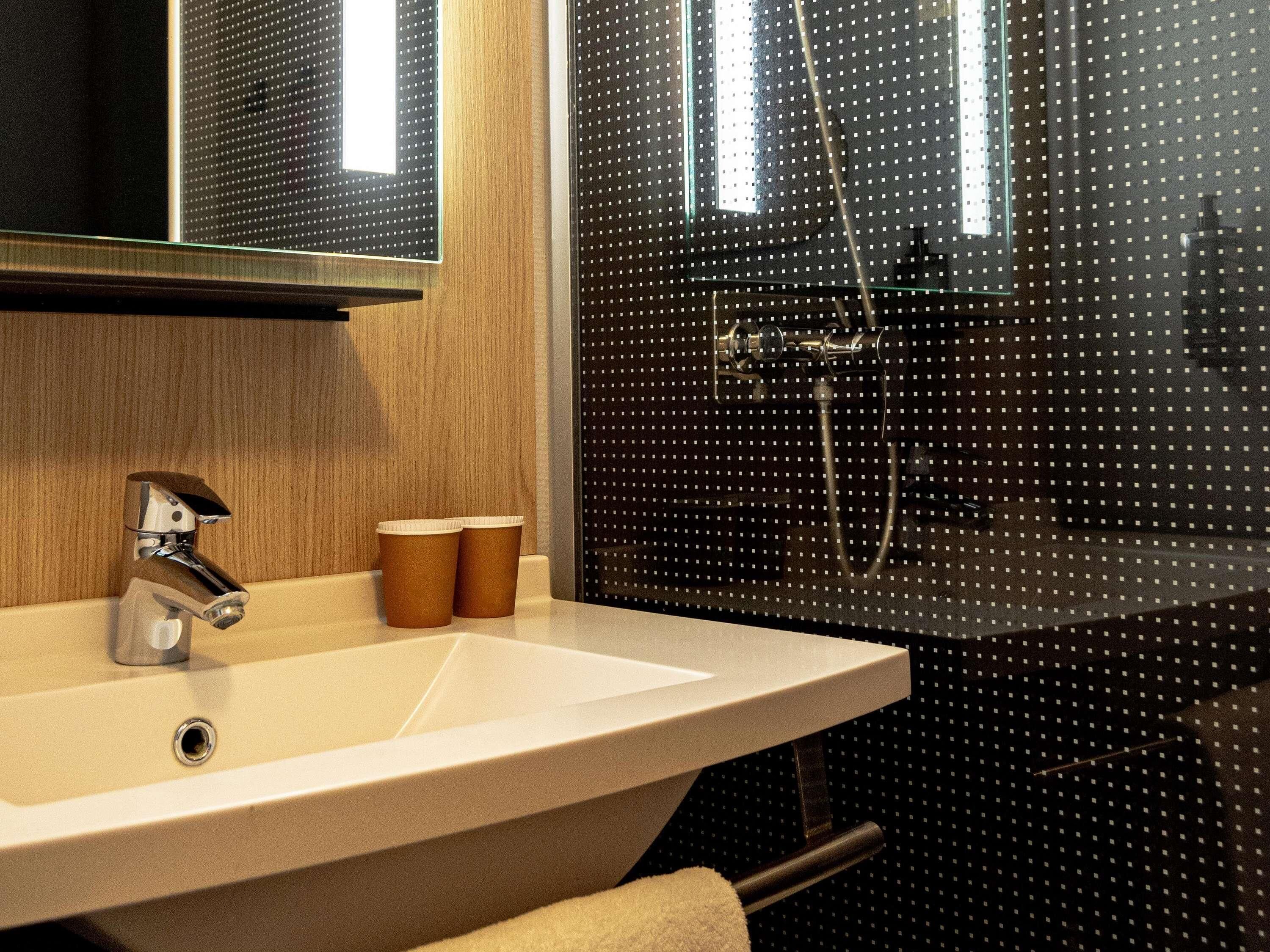 standard room, 1 double bed | premium bedding, desk, laptop workspace, soundproofing