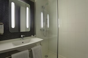 Double or Twin Room | Bathroom