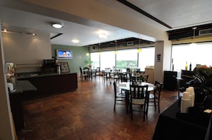 Buffet déjeuner gratuit