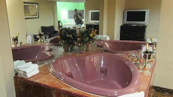 Jetted bathtub