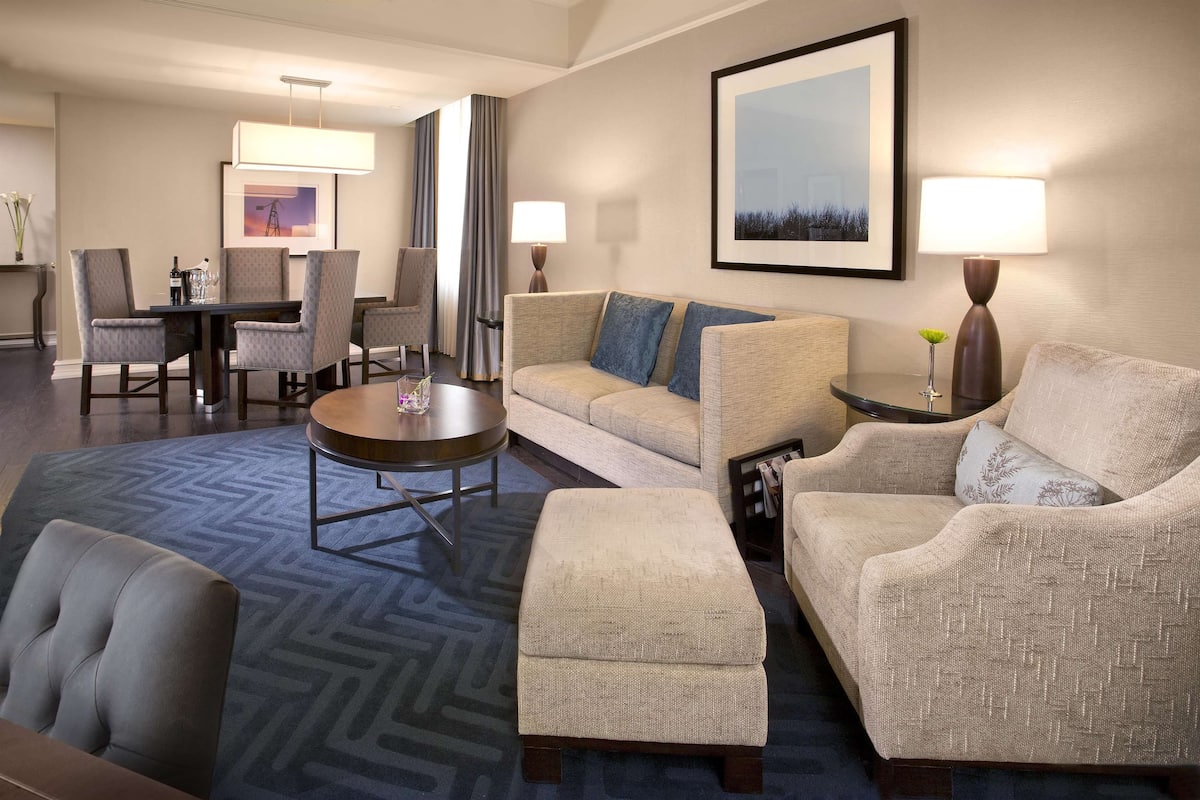 Palliser Suite, 1 Bedroom, City or Courtyard View | Hypo-allergenic bedding, down comforters, minibar, in-room safe