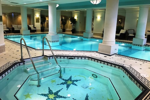 Indoor spa tub