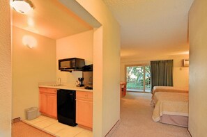 Premium bedding, desk, blackout drapes, rollaway beds