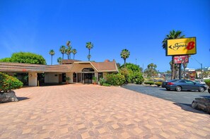 Front of property - Super 8 by Wyndham Long Beach (Long Beach)