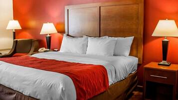 Quarto standard, 1 cama King, para não fumantes | Escrivaninha, cortinas blackout, ferros/tábuas de passar roupa