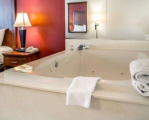 Standard Room, 1 Queen Bed, Non Smoking, Jetted Tub