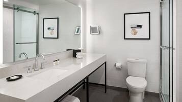 Chuveiro/banheira combinados, produtos de toalete grátis