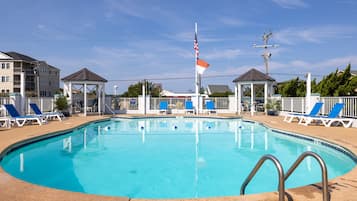 Outdoor pool, open 10 AM to 10 PM, sun loungers