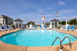 Outdoor pool, open 10 AM to 10 PM, sun loungers