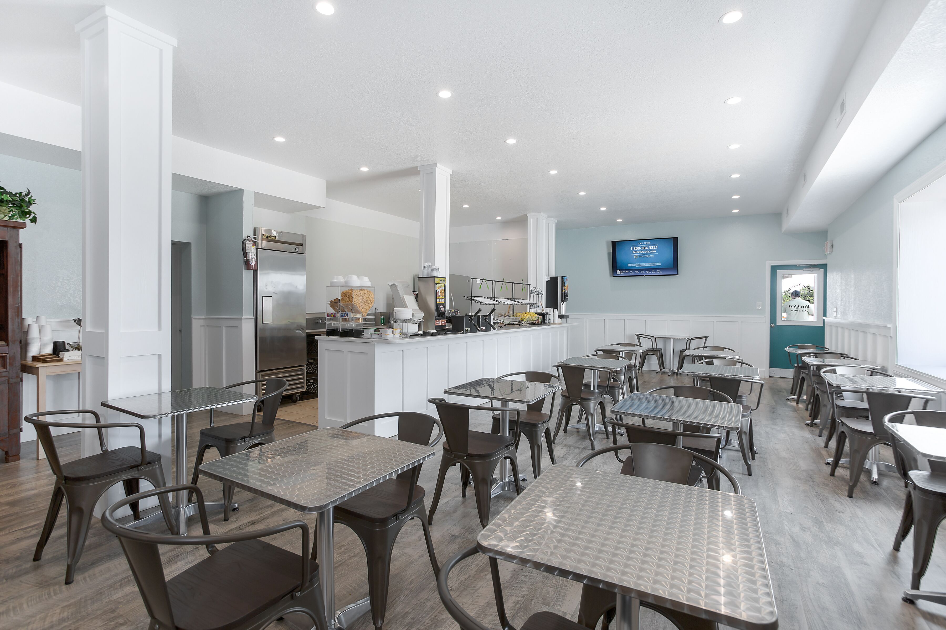 free daily continental breakfast