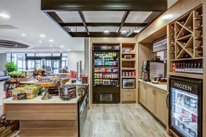 Se sirven desayunos y cenas, cocina americana