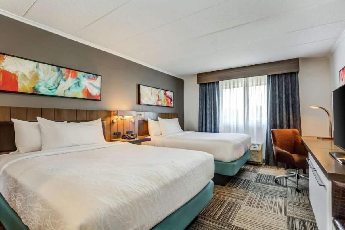 In-room safe, laptop workspace, iron/ironing board, free WiFi